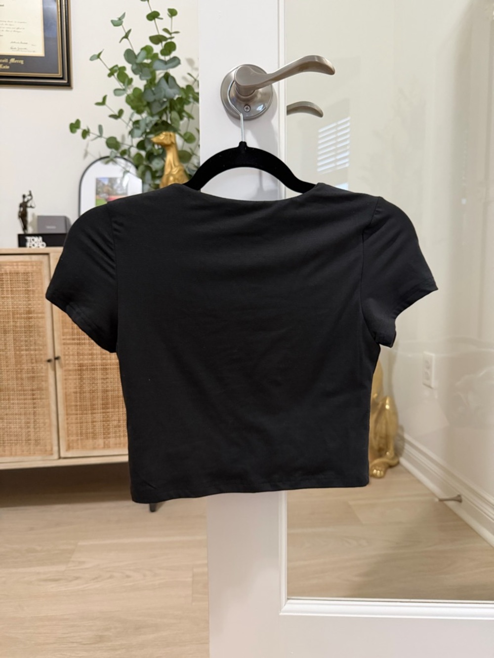 NWT Klassy Network Black Cropped Tee - Picture 2 of 3